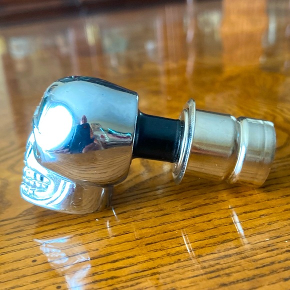Skull-Head Car Lighter - Red Eyes - Picture 2 of 7